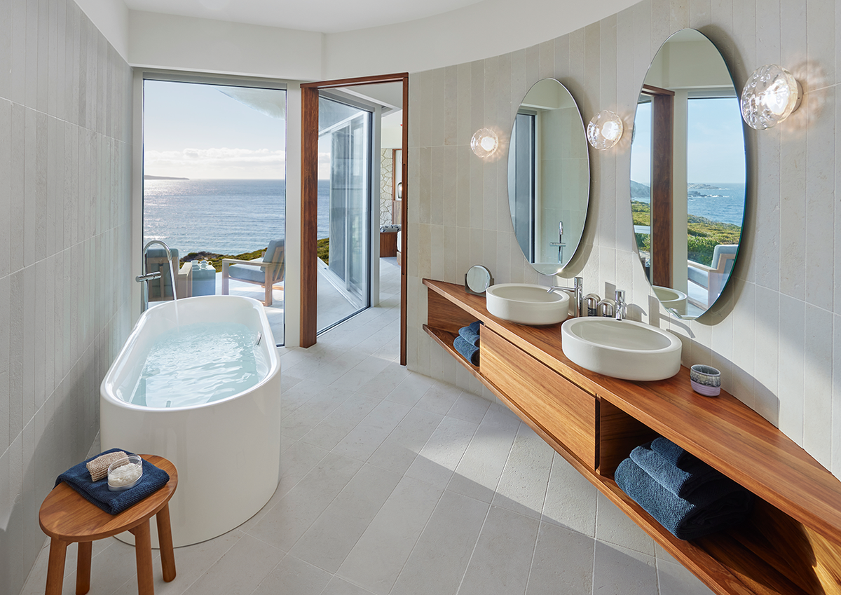 Flinders Suite Bathroom at the Southern Ocean Lodge