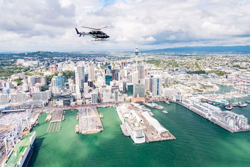 Helicopter tour of Auckland