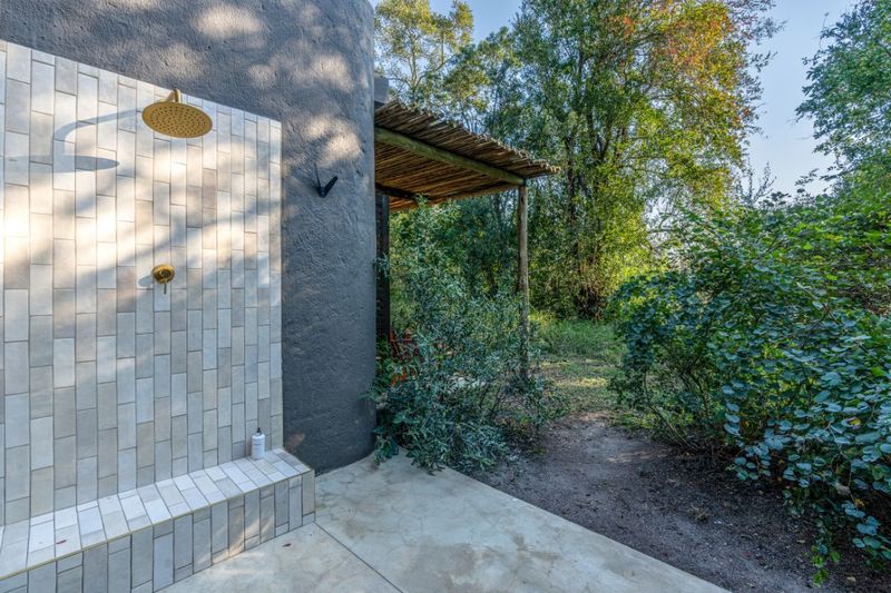 AF SA SabiSabi Bush Lodge outdoor shower for Soak in Style: Outdoor Bathtubs Are the Ultimate Luxury Escape
