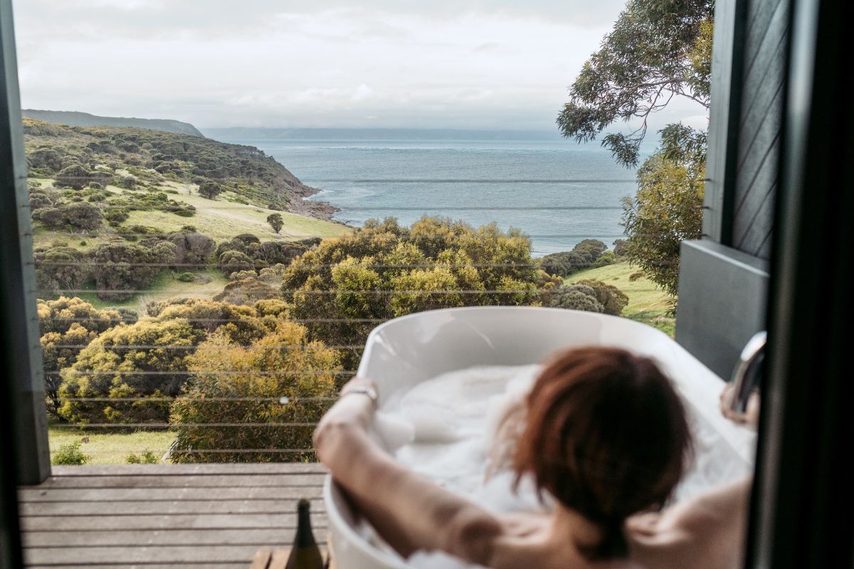 SP AU Sea Dragon luxury villa bathtub for Soak in Style: Outdoor Bathtubs Are the Ultimate Luxury Escape
